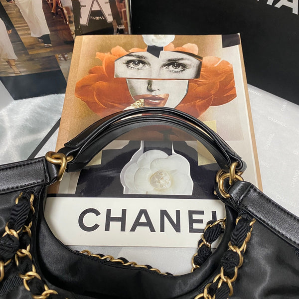 TOTE BAG 42 IN BLACK NYLON GOLD HARDWARE