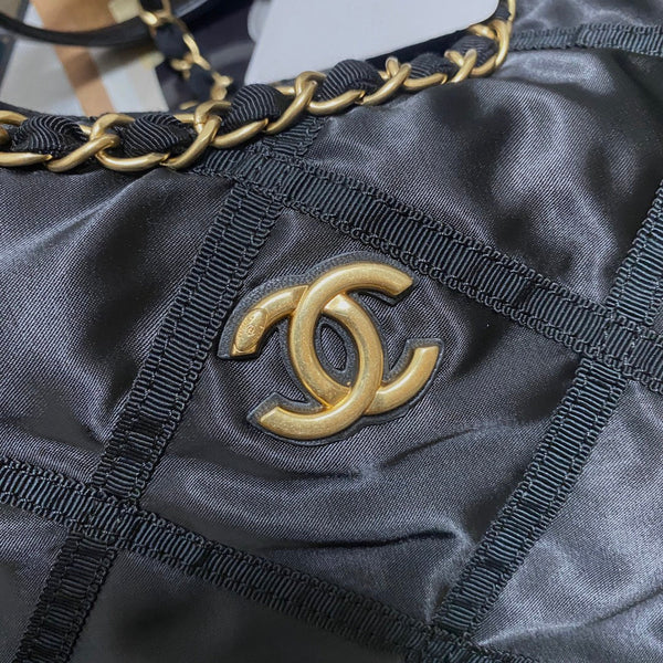 TOTE BAG 42 IN BLACK NYLON GOLD HARDWARE