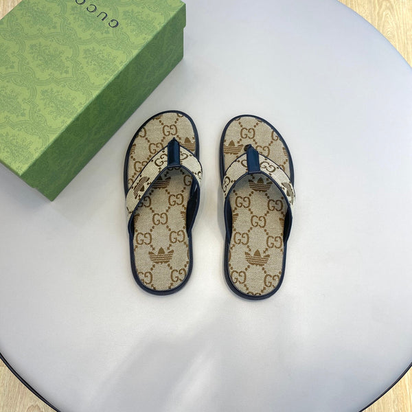 Sandali infradito da uomo GG x Adidas in tela marrone 558907