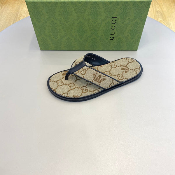 Sandali infradito da uomo GG x Adidas in tela marrone 558907