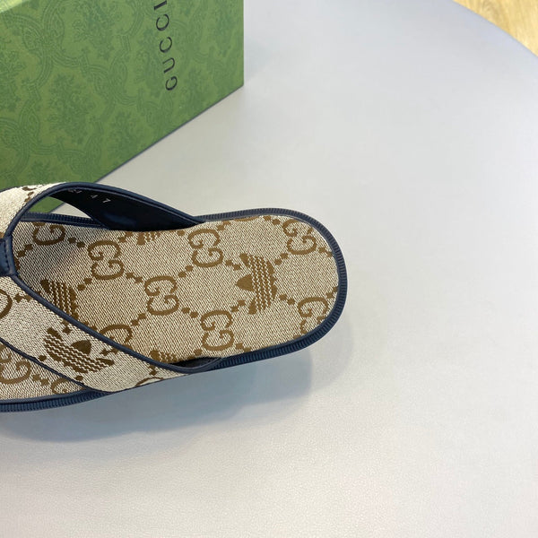 Sandali infradito da uomo GG x Adidas in tela marrone 558907