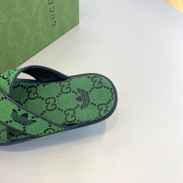 Sandali da uomo GG x Adidas Slide in tela verde 558905