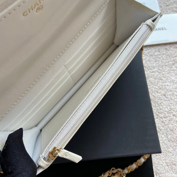 Borsa con patta con logo CC 20 cm Bianco Caviale GHW 235169