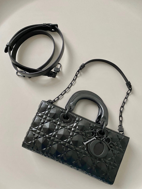 BORSA D-JOY MEDIA 26 IN PELLE DI VITELLO NERA
