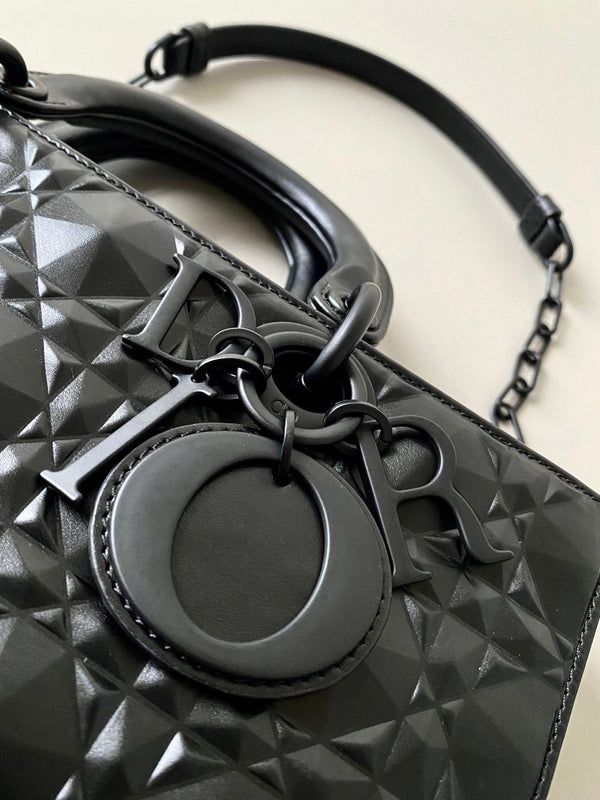 BORSA D-JOY MEDIA 26 IN PELLE DI VITELLO NERA