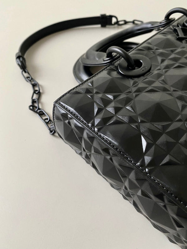BORSA D-JOY MEDIA 26 IN PELLE DI VITELLO NERA