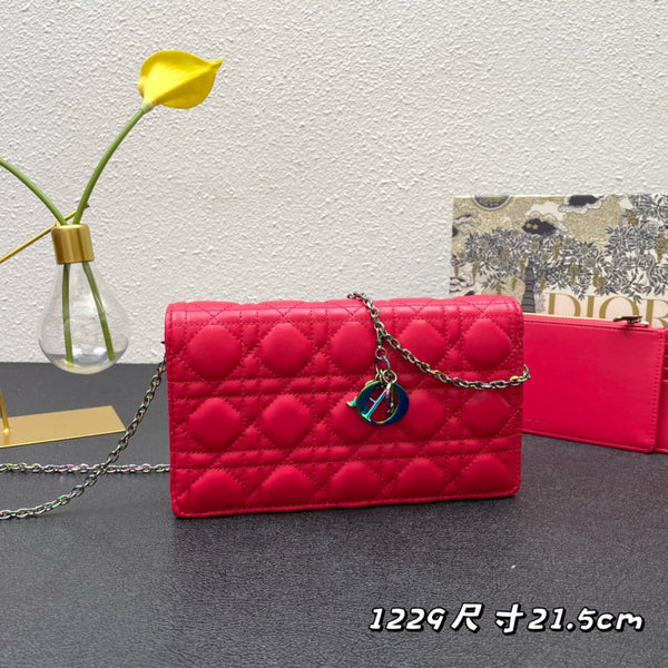 BORSA CARO SLIM POUCH 21 IN PELLE DI VITELLO ROSSO CILIEGIA