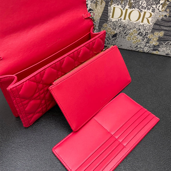 BORSA CARO SLIM POUCH 21 IN PELLE DI VITELLO ROSSO CILIEGIA