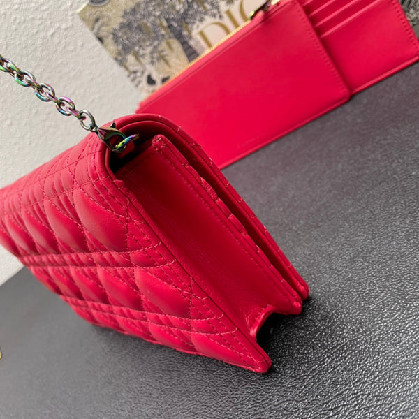BORSA CARO SLIM POUCH 21 IN PELLE DI VITELLO ROSSO CILIEGIA