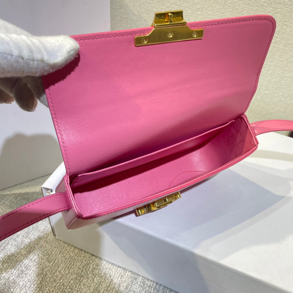 cinturino in pelle di vitello rosa scuro classic triomphe 20 hardware dorato