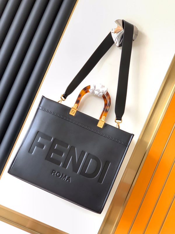Borsa Fend Sunshine Medium 35 in pelle nera 