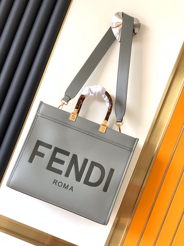 Borsa Fend Sunshine Medium 35 in pelle grigia 