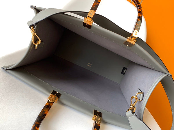 Borsa Fend Sunshine Medium 35 in pelle grigia 