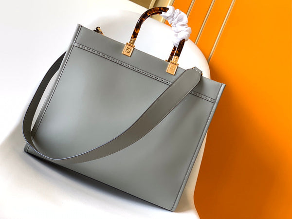 Borsa Fend Sunshine Medium 35 in pelle grigia 