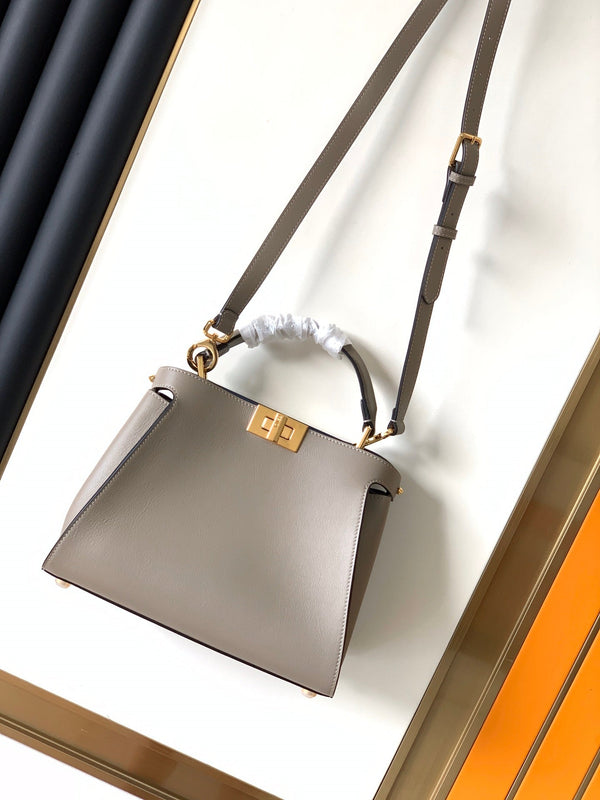 Borsa Peekaboo ISeeU Small da 27 cm in pelle di agnello marrone con finiture dorate 