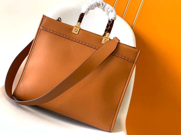 Borsa media Fend Sunshine 35 in pelle marrone chiaro 