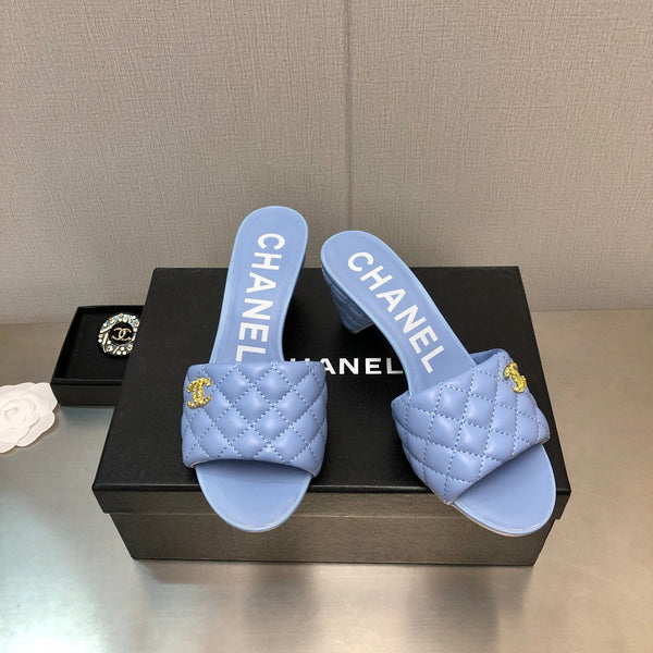 SANDALI TRAPUNTATI A ROMBI DA 6 CM IN PELLE DI AGNELLO BLU CAROLINA