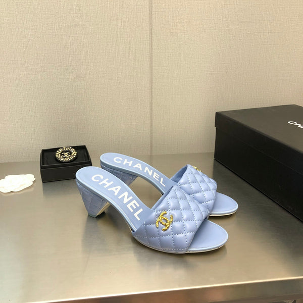 SANDALI TRAPUNTATI A ROMBI DA 6 CM IN PELLE DI AGNELLO BLU CAROLINA