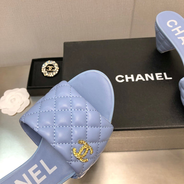 SANDALI TRAPUNTATI A ROMBI DA 6 CM IN PELLE DI AGNELLO BLU CAROLINA