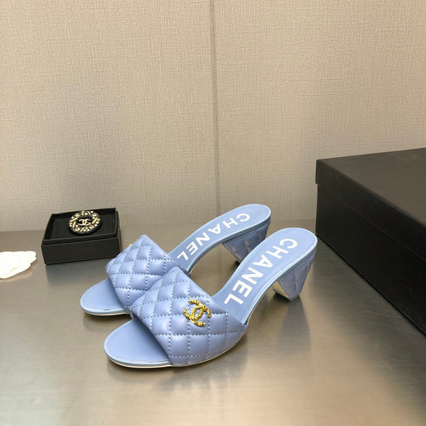 SANDALI TRAPUNTATI A ROMBI DA 6 CM IN PELLE DI AGNELLO BLU CAROLINA