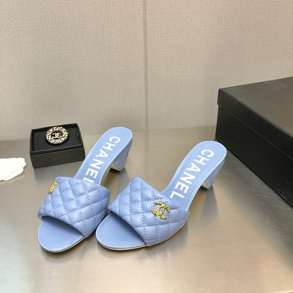 SANDALI TRAPUNTATI A ROMBI DA 6 CM IN PELLE DI AGNELLO BLU CAROLINA