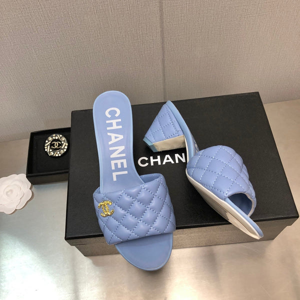 SANDALI TRAPUNTATI A ROMBI DA 6 CM IN PELLE DI AGNELLO BLU CAROLINA