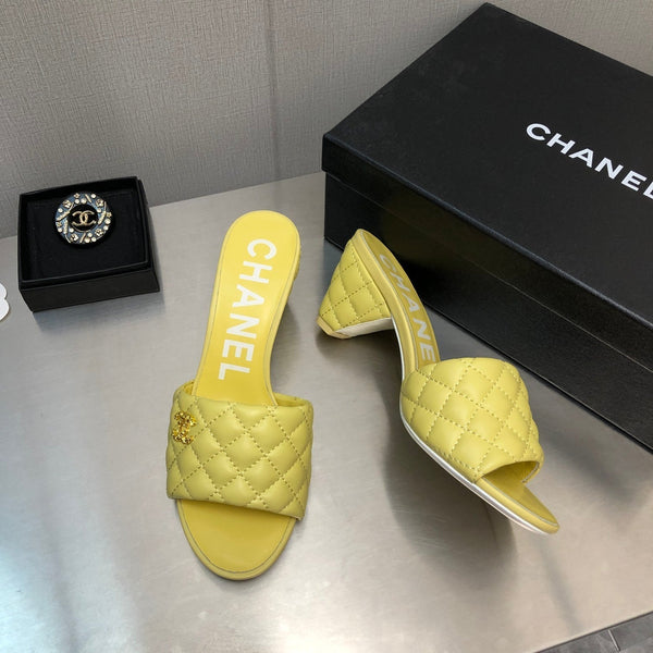 SANDALI TRAPUNTATI A ROMBI DA 6 CM IN PELLE DI AGNELLO GIALLO BRILLANTE