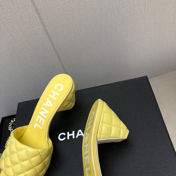 SANDALI TRAPUNTATI A ROMBI DA 6 CM IN PELLE DI AGNELLO GIALLO BRILLANTE
