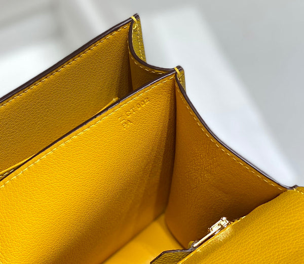 constance 24 in pelle gialla Epsom con finiture dorate