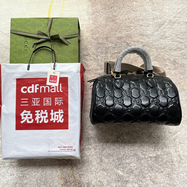 BORSA A MANO MATELASSÉ 31 IN PELLE DI VITELLO GOFFRATA NERA E FERRAMENTA ORO