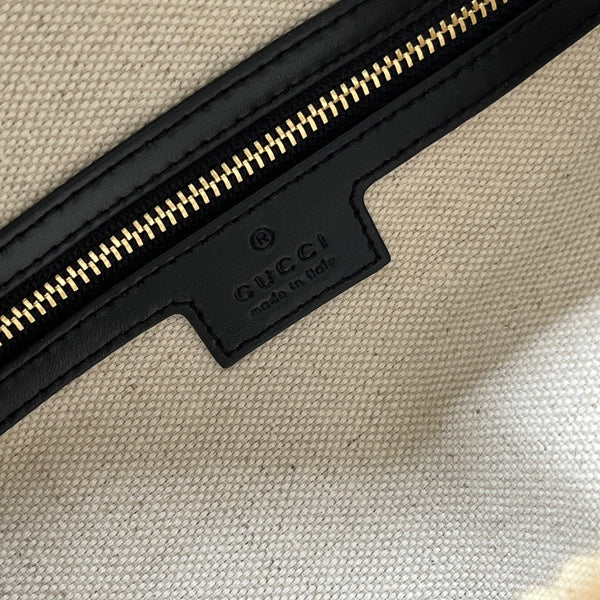 BORSA A MANO MATELASSÉ 31 IN PELLE DI VITELLO GOFFRATA NERA E FERRAMENTA ORO
