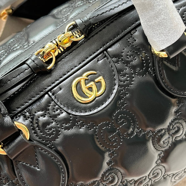 BORSA A MANO MATELASSÉ 31 IN PELLE DI VITELLO GOFFRATA NERA E FERRAMENTA ORO