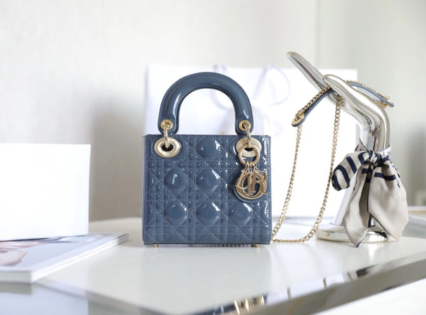 LADY 17 IN BLU EGEO CON MOTIVO CANNAGE