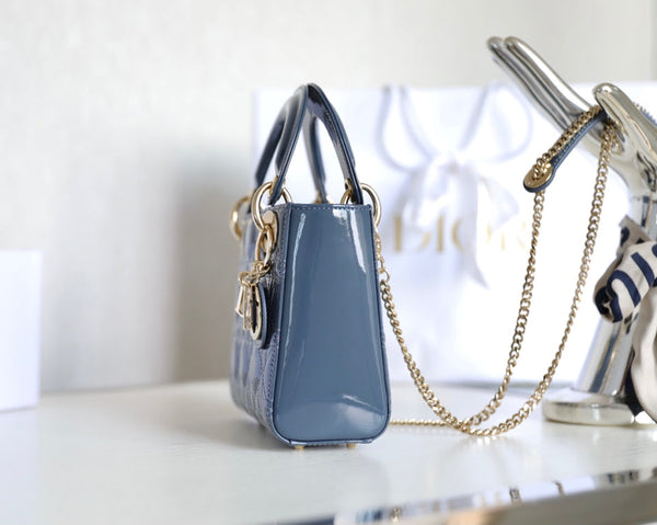 LADY 17 IN BLU EGEO CON MOTIVO CANNAGE