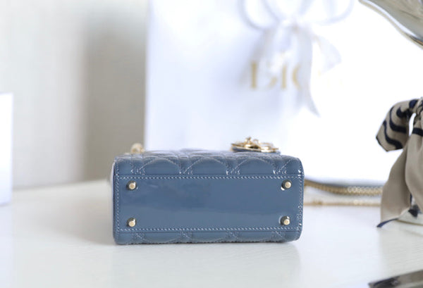 LADY 17 IN BLU EGEO CON MOTIVO CANNAGE
