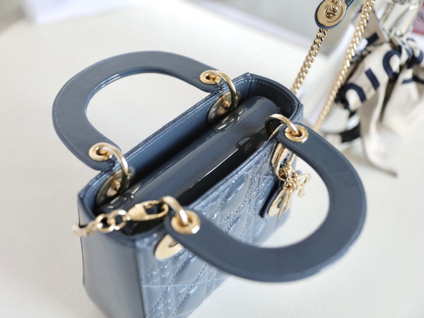 LADY 17 IN BLU EGEO CON MOTIVO CANNAGE