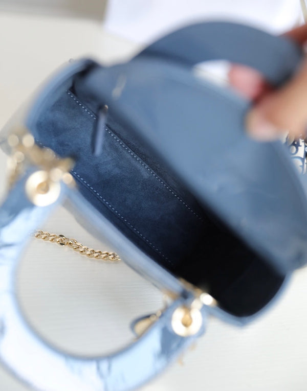 LADY 17 IN BLU EGEO CON MOTIVO CANNAGE