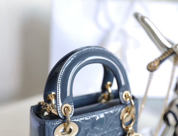 LADY 17 IN BLU EGEO CON MOTIVO CANNAGE