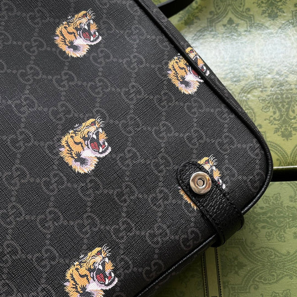 BORSA A MESSAGGIO CON STAMPA TIGRE 28 IN TELA NERA E FINITURE IN PELLE