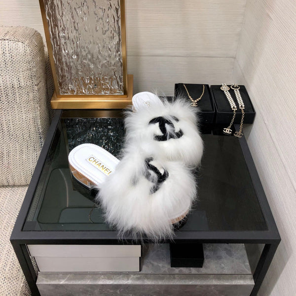CC 26s Logo Slides White Furry Leather 970162