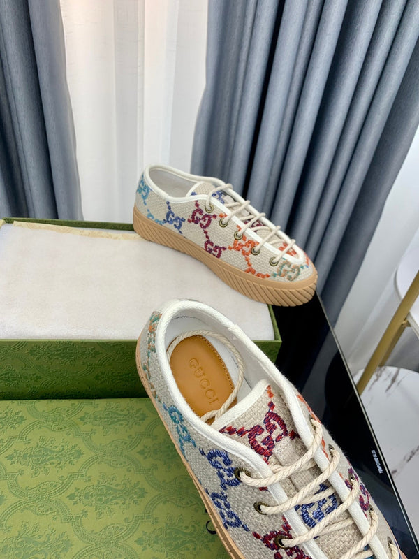 SNEAKER GG UNIQUE IN TELA BEIGE CON SUOLA SPESSA E MOTIVO