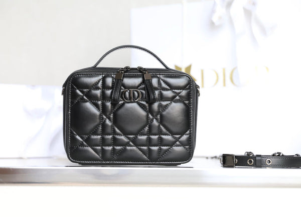 BORSA CARO BOX 19 IN PELLE DI VITELLO NERA