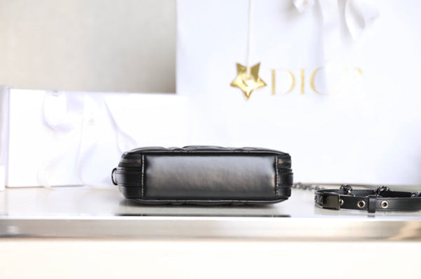 BORSA CARO BOX 19 IN PELLE DI VITELLO NERA