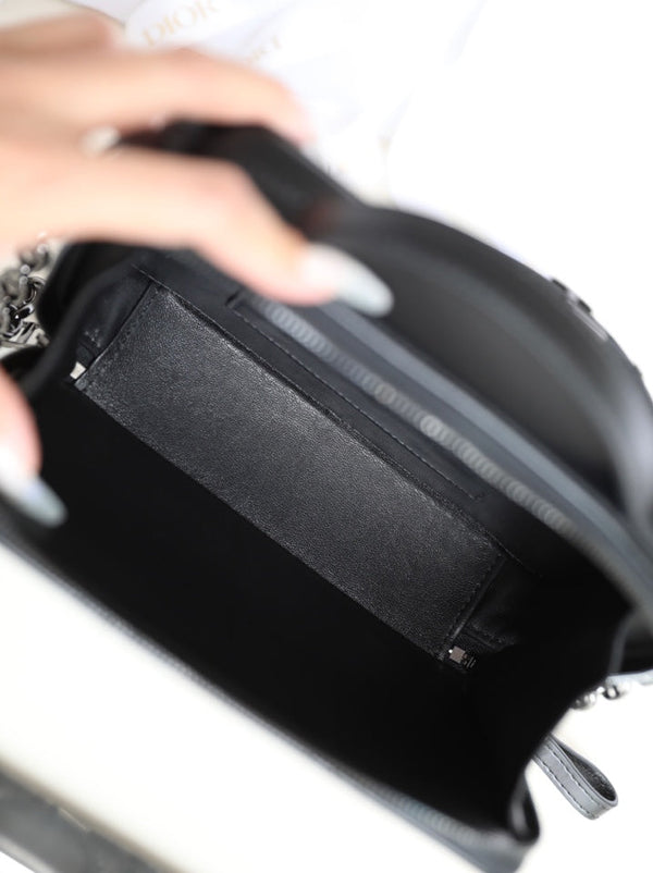 BORSA CARO BOX 19 IN PELLE DI VITELLO NERA