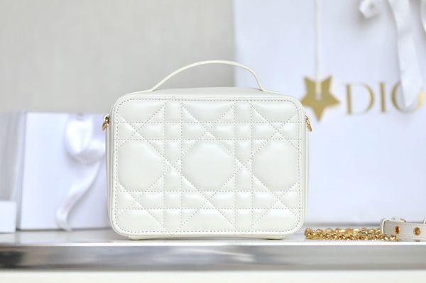 BORSA CARO BOX 19 IN PELLE DI VITELLO BIANCA