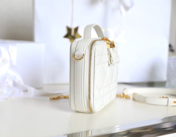 BORSA CARO BOX 19 IN PELLE DI VITELLO BIANCA