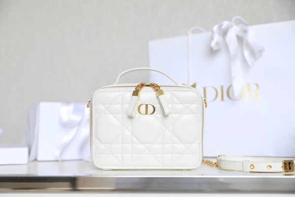 BORSA CARO BOX 19 IN PELLE DI VITELLO BIANCA