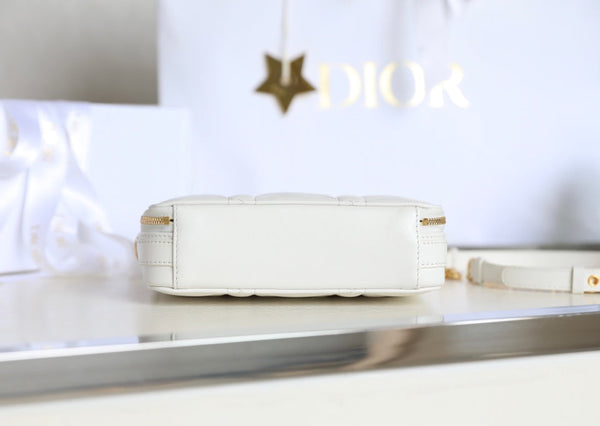 BORSA CARO BOX 19 IN PELLE DI VITELLO BIANCA