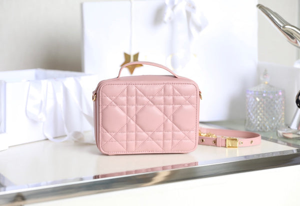 BORSA CARO BOX 19 IN PELLE DI VITELLO ROSA CHIARO