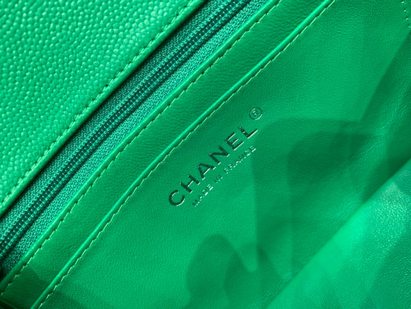 borsa con patta mini 20 cm verde scuro caviale hardware argento 